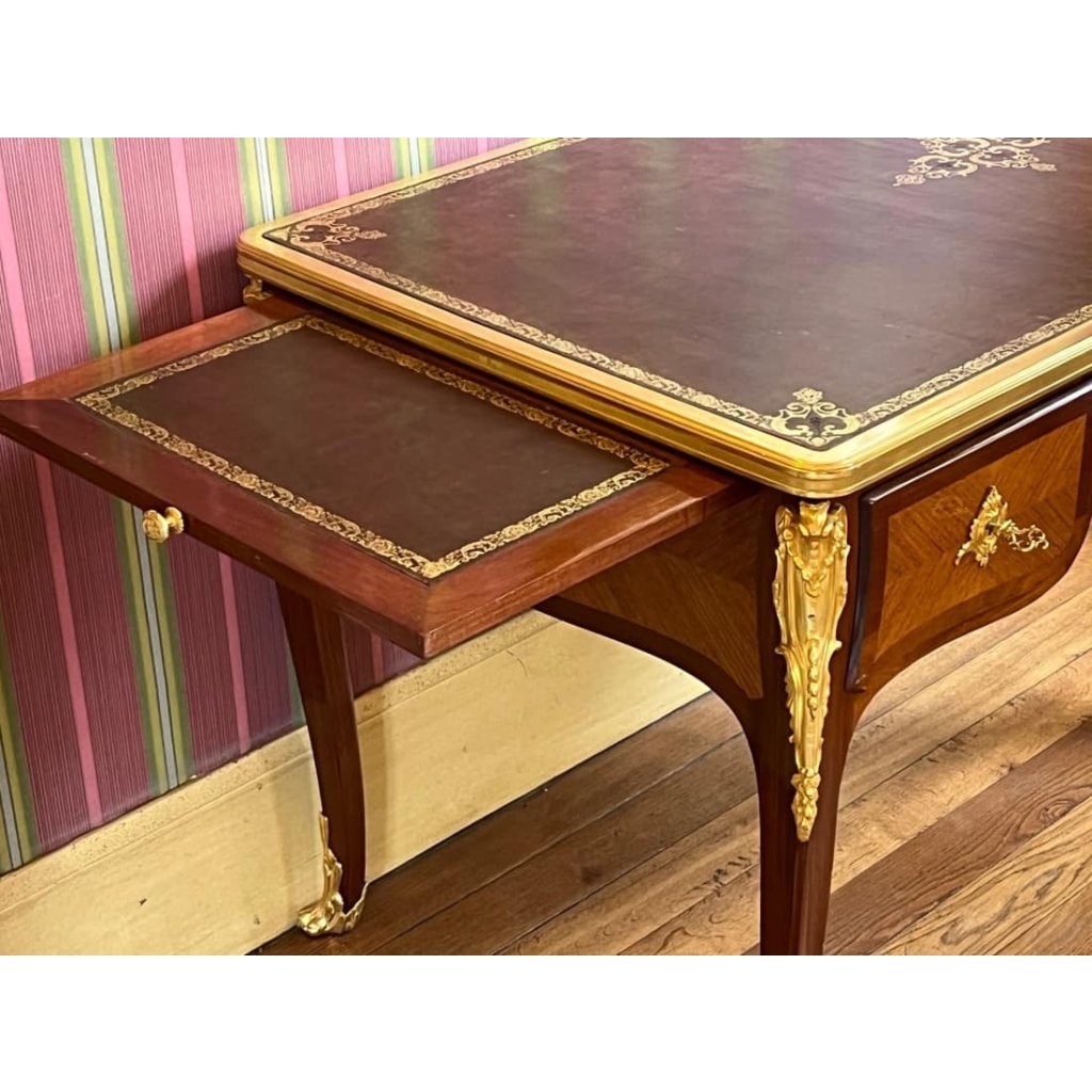 Bureau de style Louis XV. | Biron Bureau de style Louis XV.