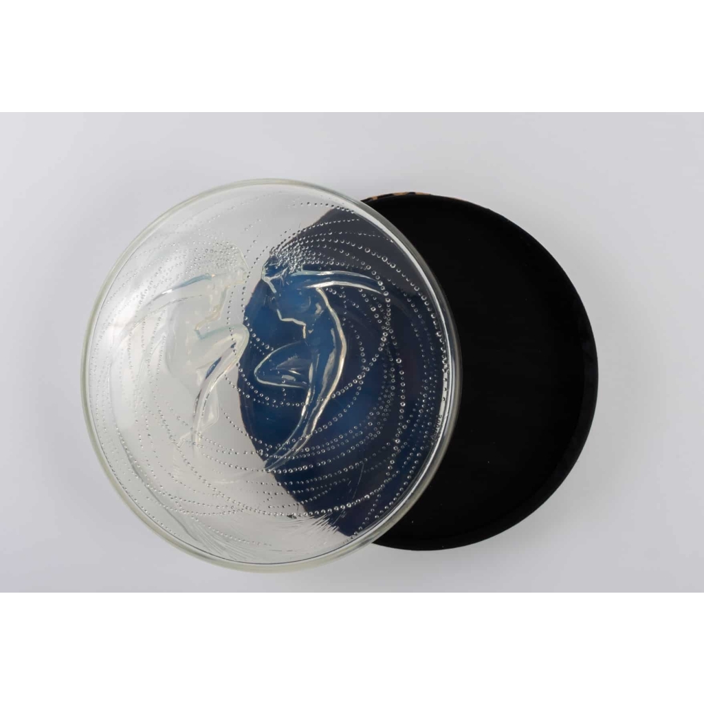 Boite « Deux Sirènes » verre opalescent base satin noir de René LALIQUE | Biron Boite « Deux Sirènes » verre opalescent base satin noir de René LALIQUE