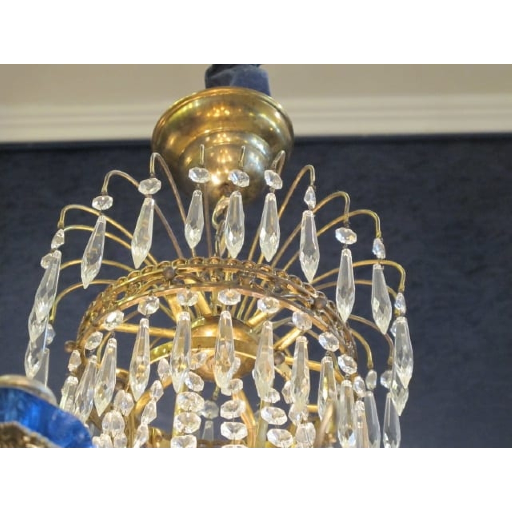 Lustre à six bras de lumière. | Biron Lustre à six bras de lumière.