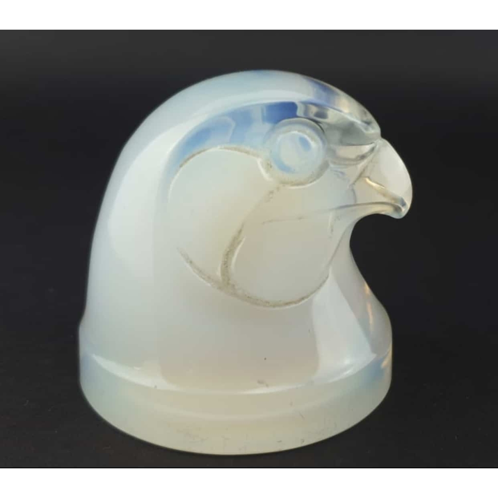 Mascotte « Tête d’Epervier » verre opalescent de René LALIQUE | Biron |||||||
