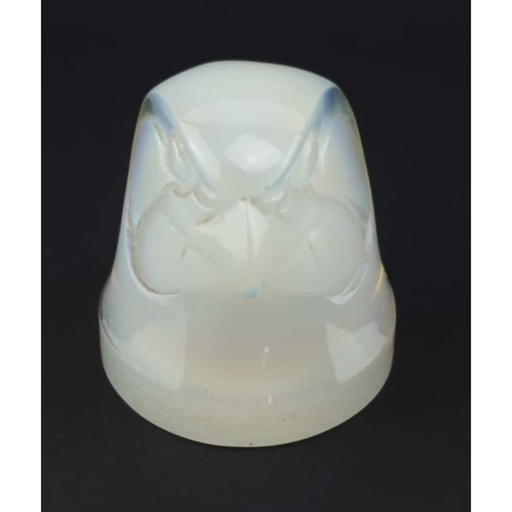 Mascotte « Tête d’Epervier » verre opalescent de René LALIQUE | Biron Mascotte "Tête d'Epervier" verre opalescent de René LALIQUE