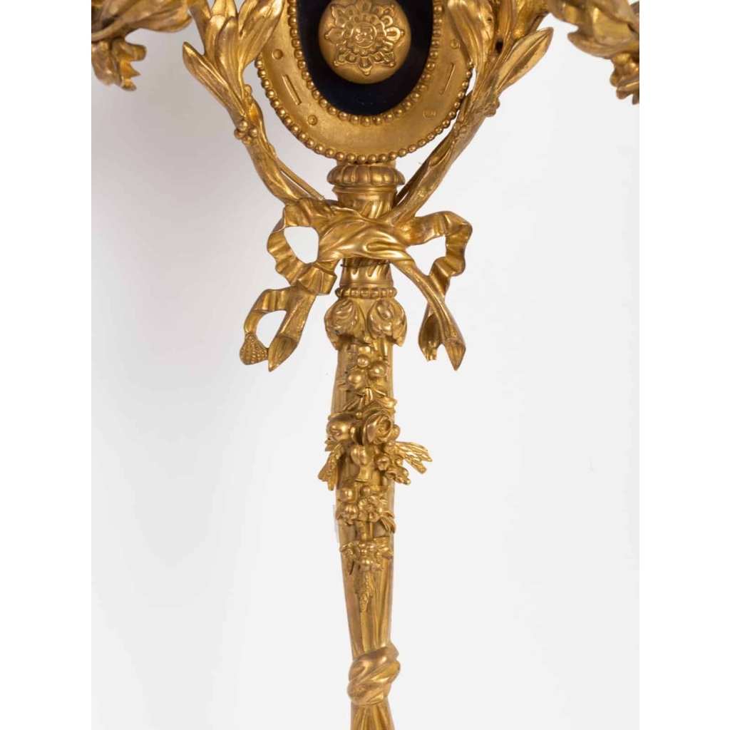 Grande paire d'appliques Louis XVI en bronze doré