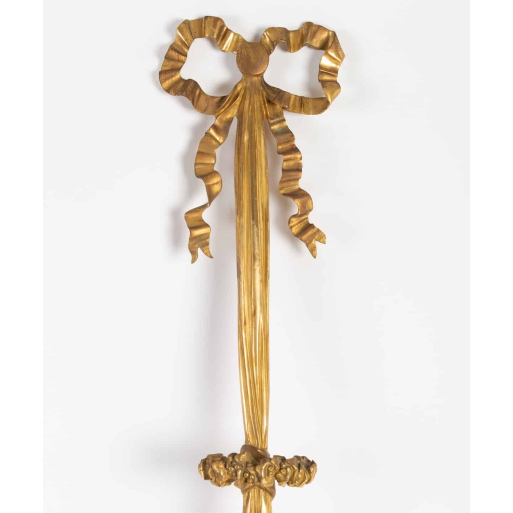 Grande paire d'appliques Louis XVI en bronze doré
