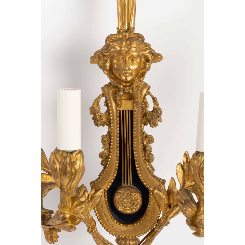 Grande paire d'appliques Louis XVI en bronze doré