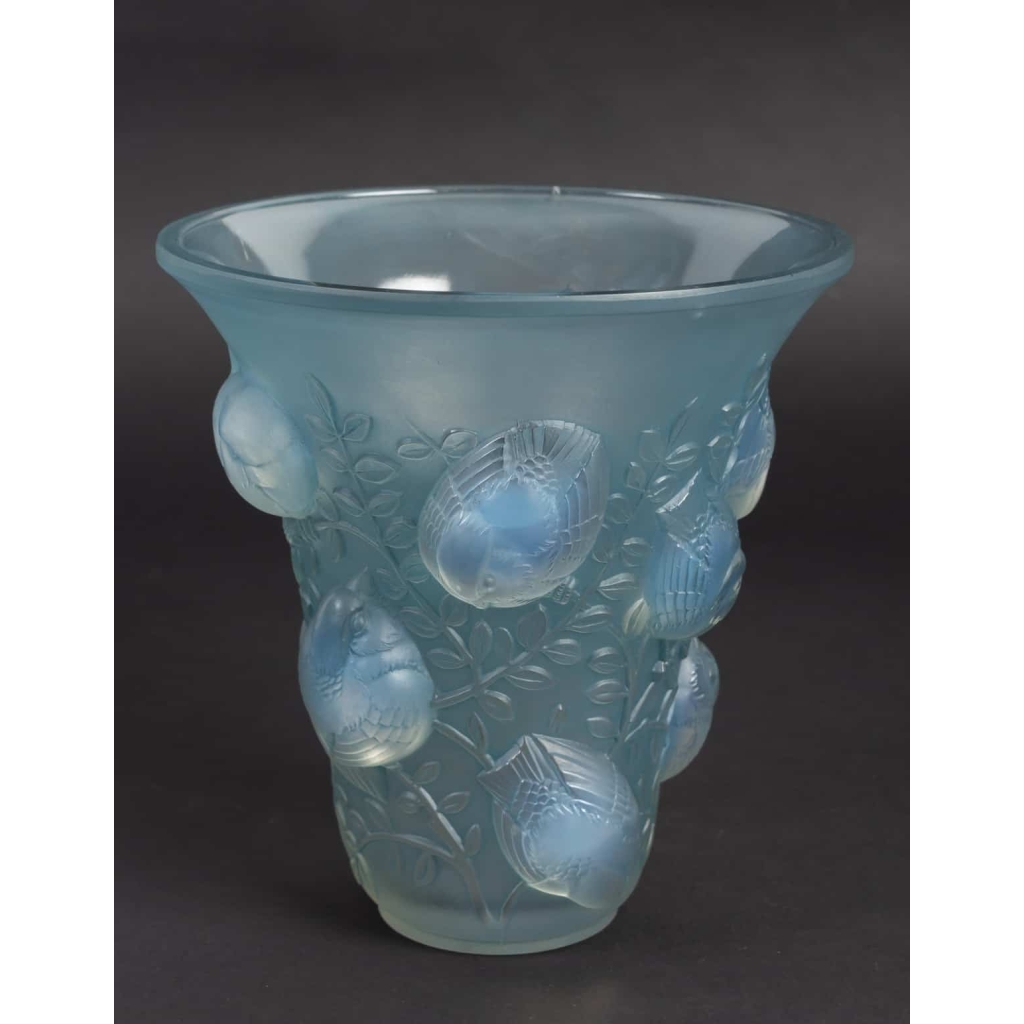 Vase « Saint-François » verre opalescent patiné bleu de René LALIQUE | Biron |||||||