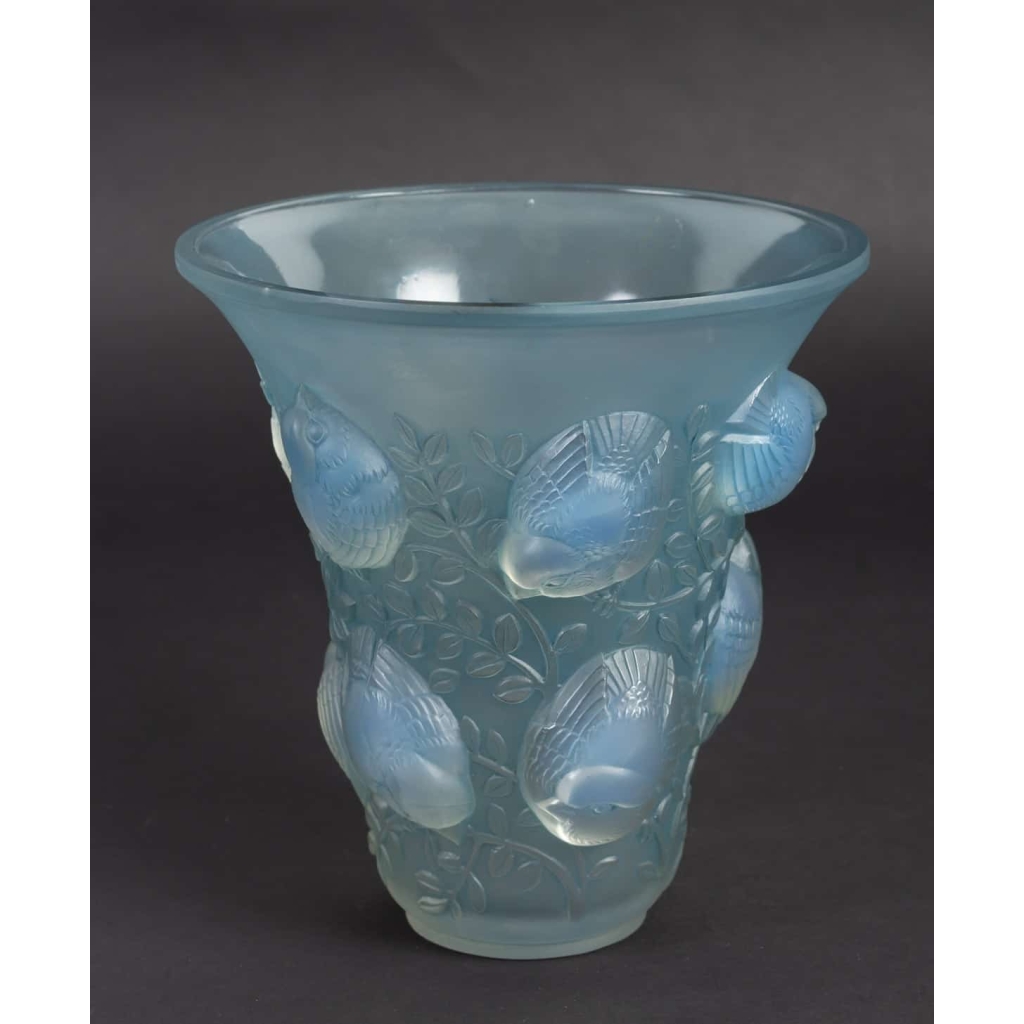 Vase « Saint-François » verre opalescent patiné bleu de René LALIQUE | Biron Vase « Saint-François » verre opalescent patiné bleu de René LALIQUE