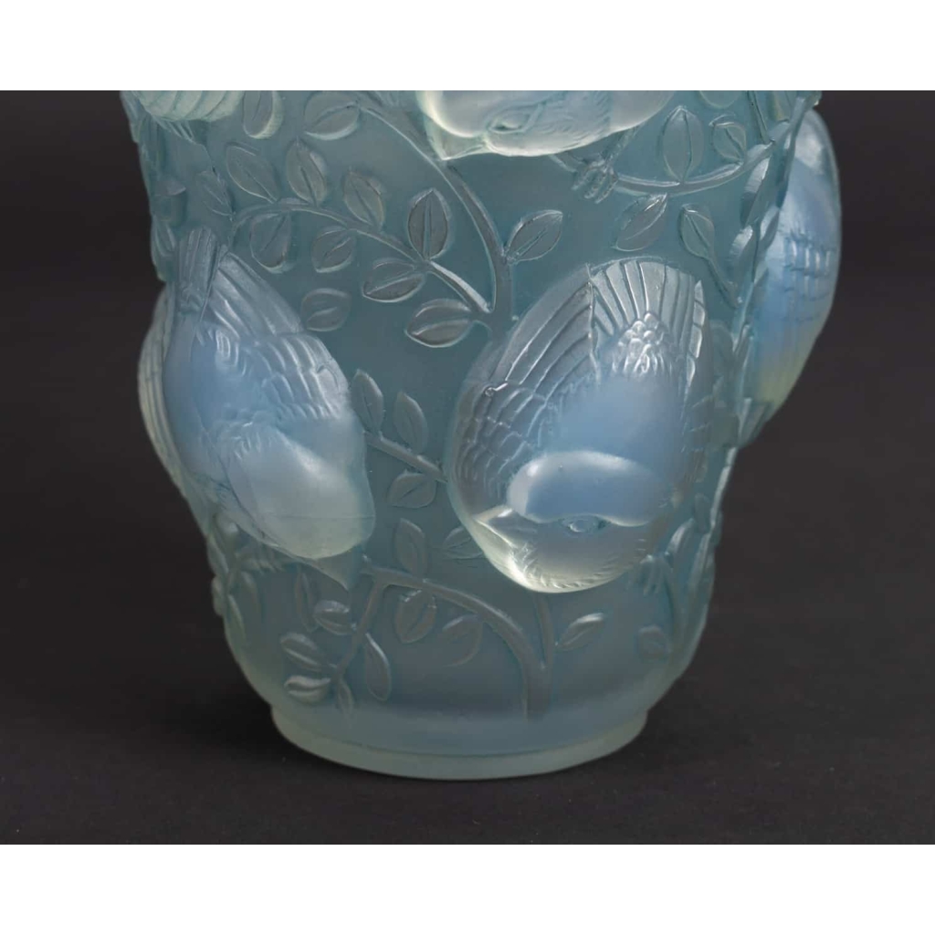Vase « Saint-François » verre opalescent patiné bleu de René LALIQUE | Biron Vase « Saint-François » verre opalescent patiné bleu de René LALIQUE
