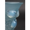 Vase « Saint-François » verre opalescent patiné bleu de René LALIQUE | Biron Vase « Saint-François » verre opalescent patiné bleu de René LALIQUE