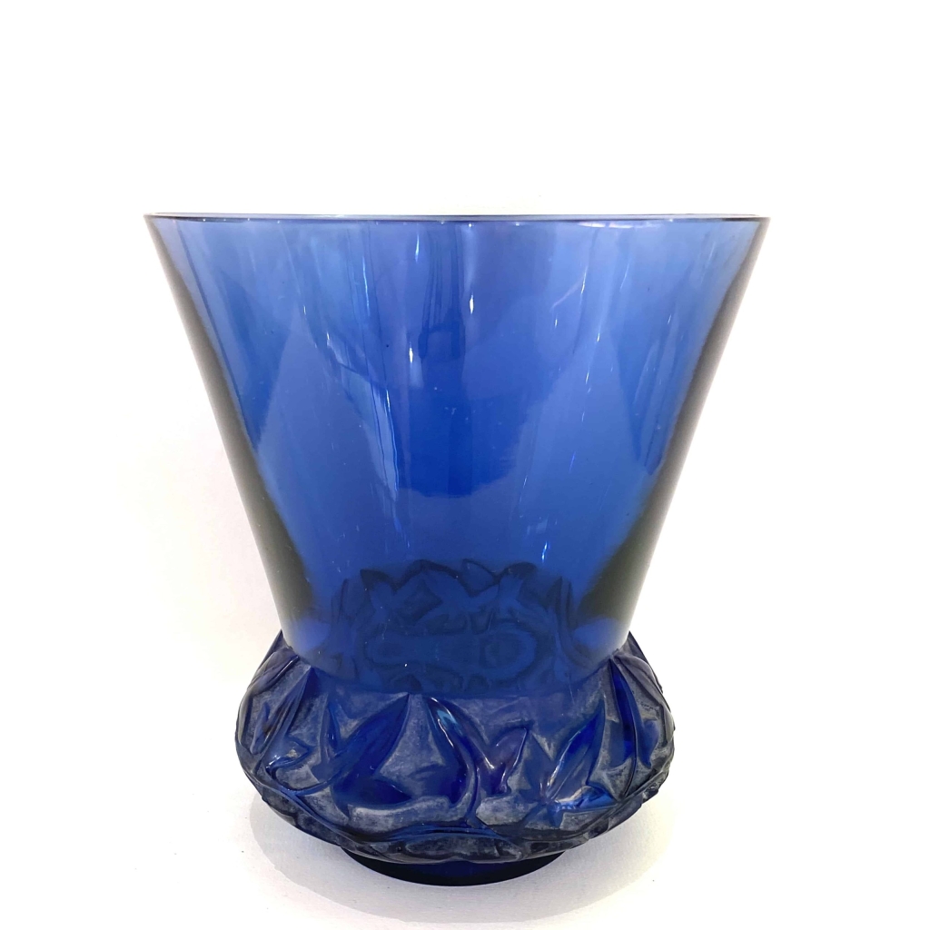 Vase « Lierre » verre bleu saphir patiné blanc de René LALIQUE | Biron |||||||||