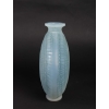 Vase « Escargot » verre opalescent double couche patiné bleu de René LALIQUE | Biron Vase « Escargot » verre opalescent double couche patiné bleu de René LALIQUE
