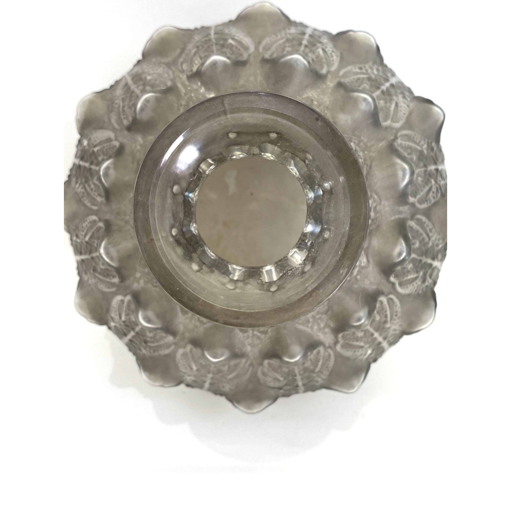 Vase « Fougères » verre blanc patiné gris de René LALIQUE | Biron Vase "Fougères" verre blanc patiné gris de René LALIQUE