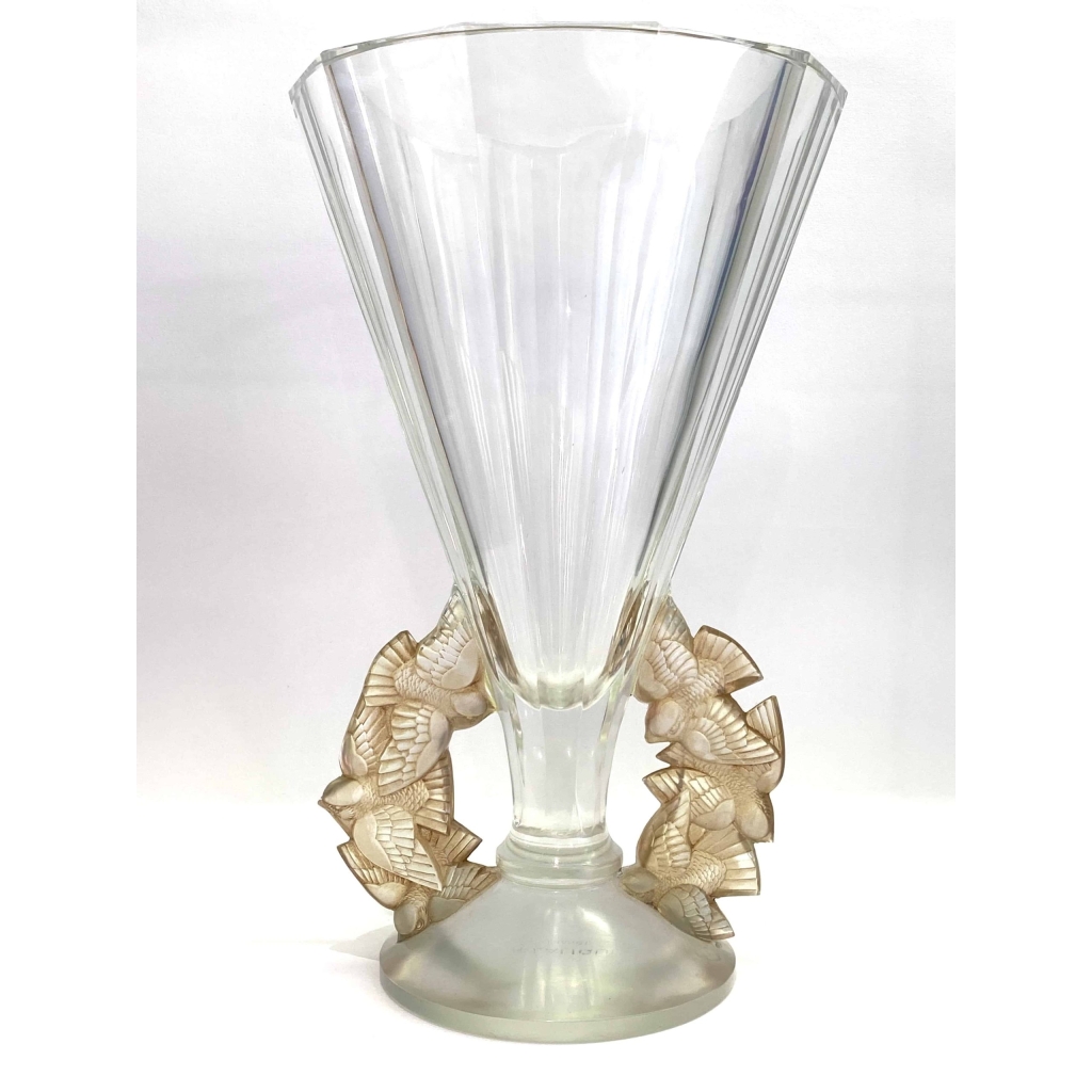 Vase « Roitelets » cristal blanc moulé-pressé, taillé et patiné sépia de René LALIQUE | Biron |||||