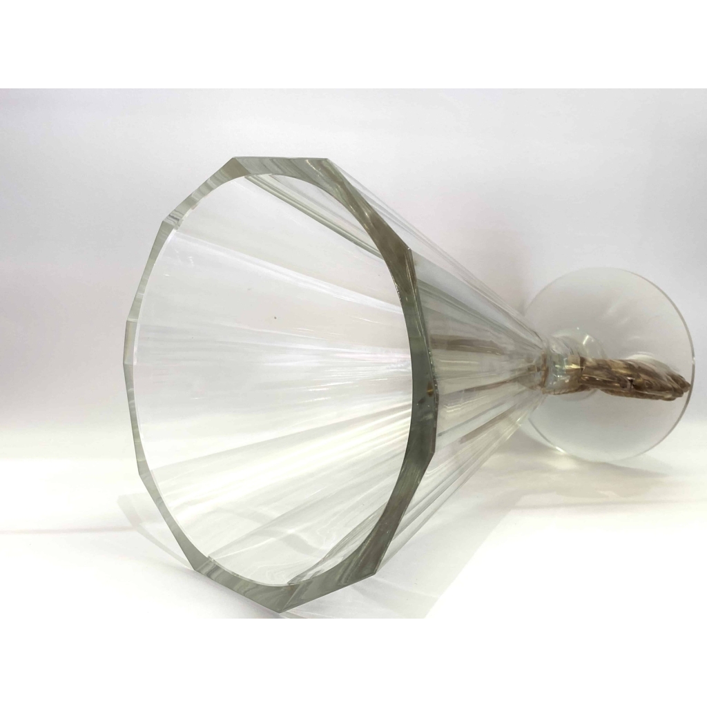 Vase « Roitelets » cristal blanc moulé-pressé, taillé et patiné sépia de René LALIQUE | Biron Vase "Roitelets" cristal blanc moulé-pressé, taillé et patiné sépia de René LALIQUE