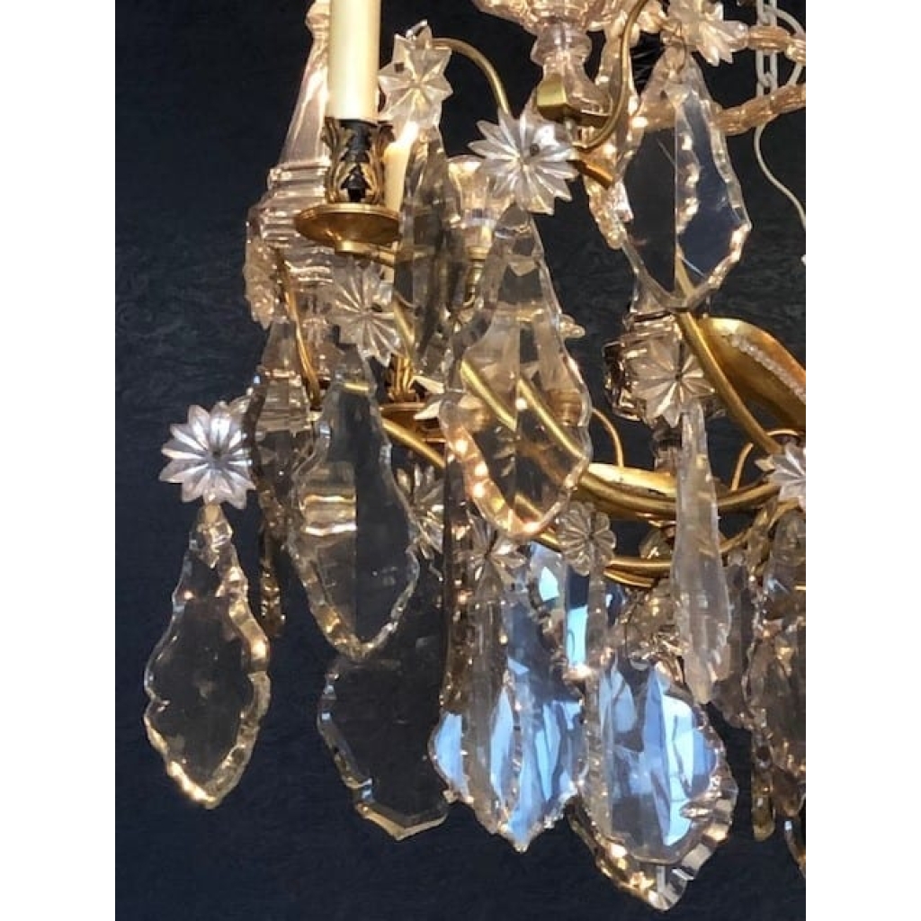 Très beau et important lustre de style Louis XV. | Biron Très beau et important lustre de style Louis XV.