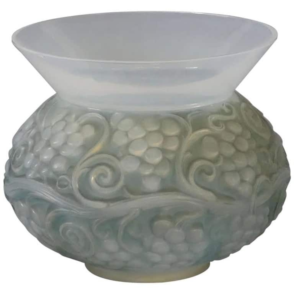 Rene Lalique : opalescent Vase « Fontainebleau » | Biron |||||