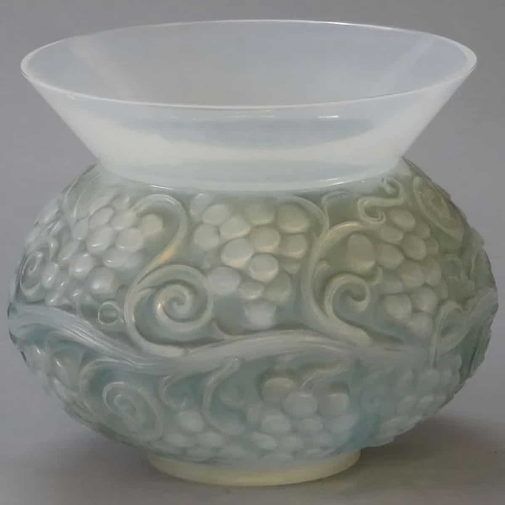 Rene Lalique : opalescent Vase « Fontainebleau » | Biron Rene Lalique : opalescent Vase "Fontainebleau"