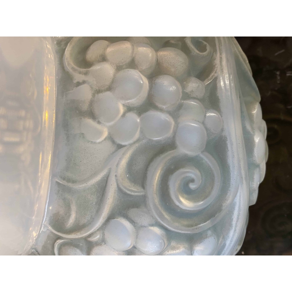 Rene Lalique : opalescent Vase « Fontainebleau » | Biron Rene Lalique : opalescent Vase "Fontainebleau"