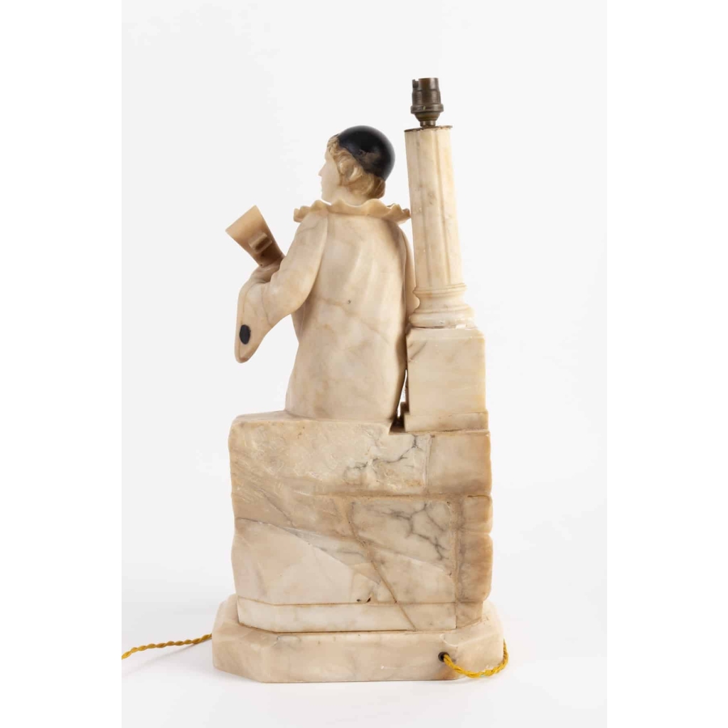 Lampe en albâtre Pierrot XXe siècle | Biron Lampe en albâtre Pierrot XXe siècle