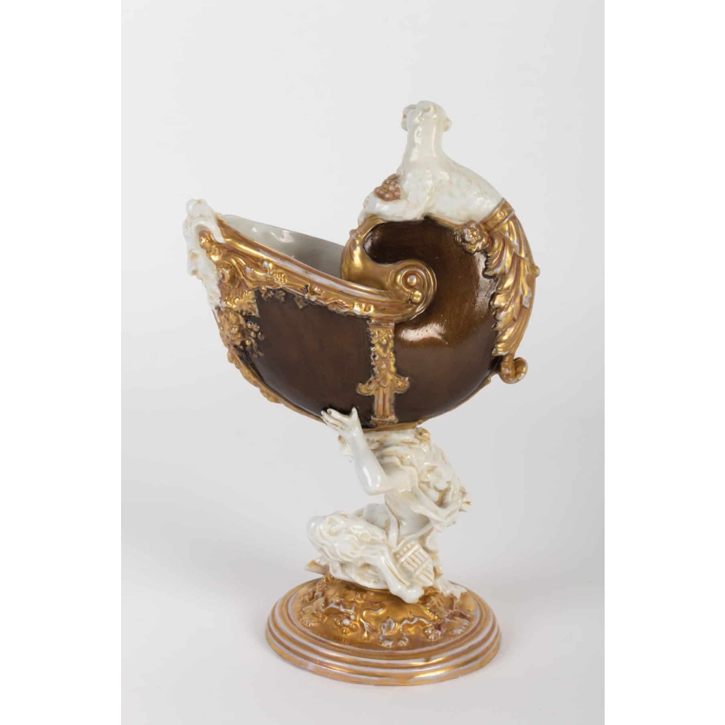 Nautile en Porcelaine. (blanc ,bronze et or) XIXEME | Biron Nautile en Porcelaine. (blanc ,bronze et or) XIXEME