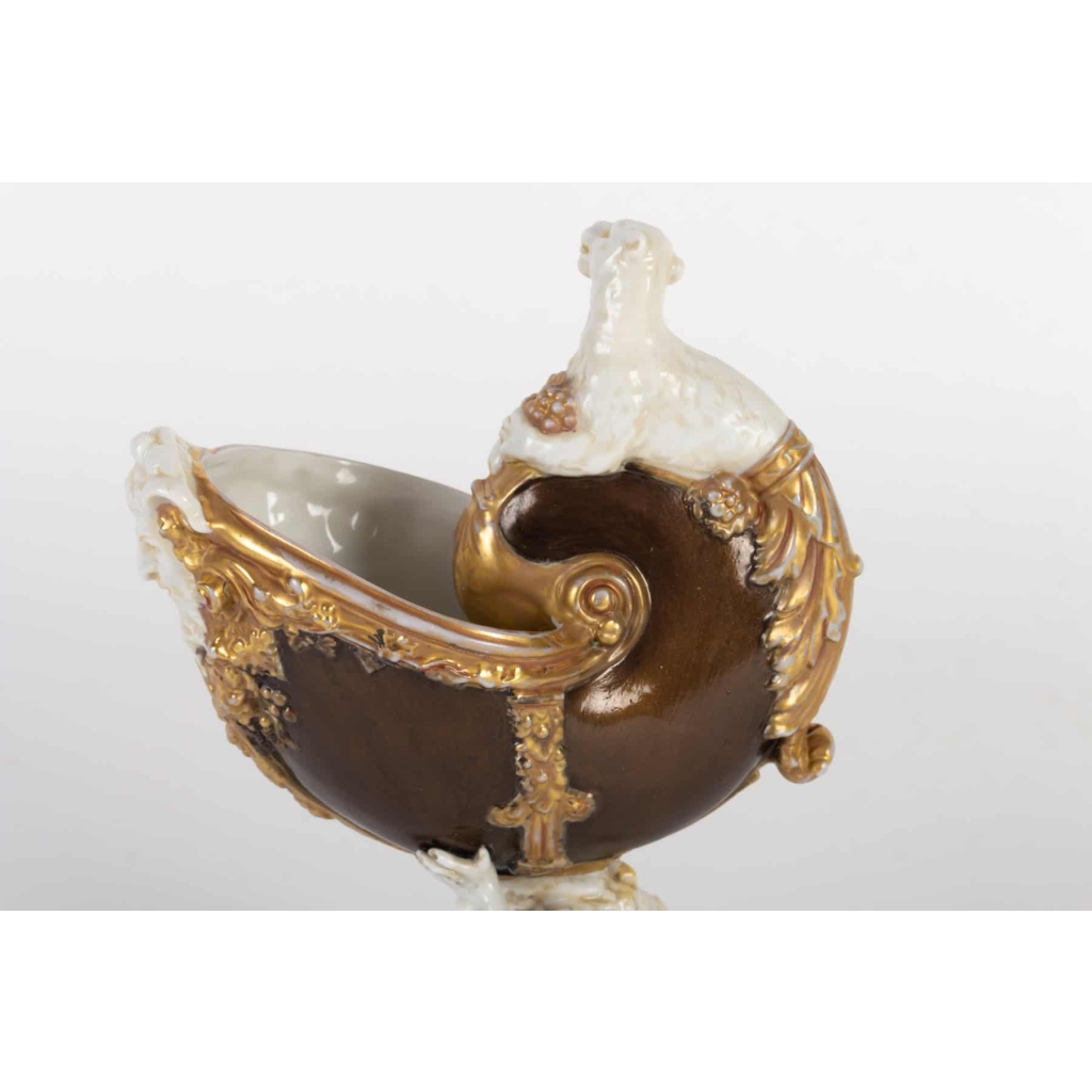 Nautile en Porcelaine. (blanc ,bronze et or) XIXEME | Biron Nautile en Porcelaine. (blanc ,bronze et or) XIXEME