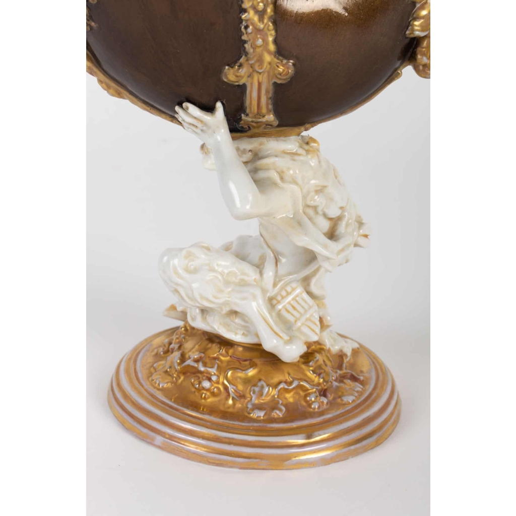 Nautile en Porcelaine. (blanc ,bronze et or) XIXEME | Biron Nautile en Porcelaine. (blanc ,bronze et or) XIXEME