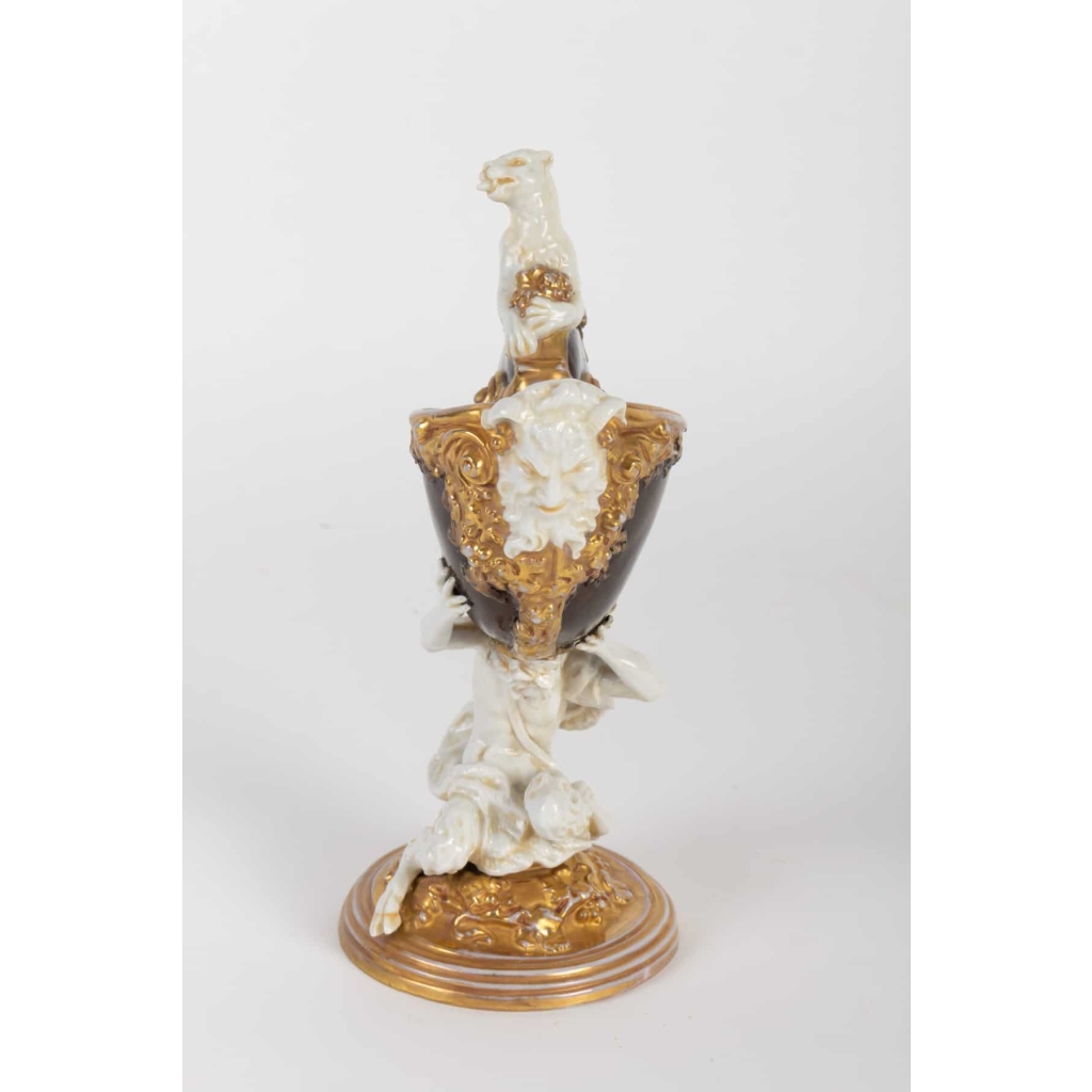 Nautile en Porcelaine. (blanc ,bronze et or) XIXEME | Biron Nautile en Porcelaine. (blanc ,bronze et or) XIXEME