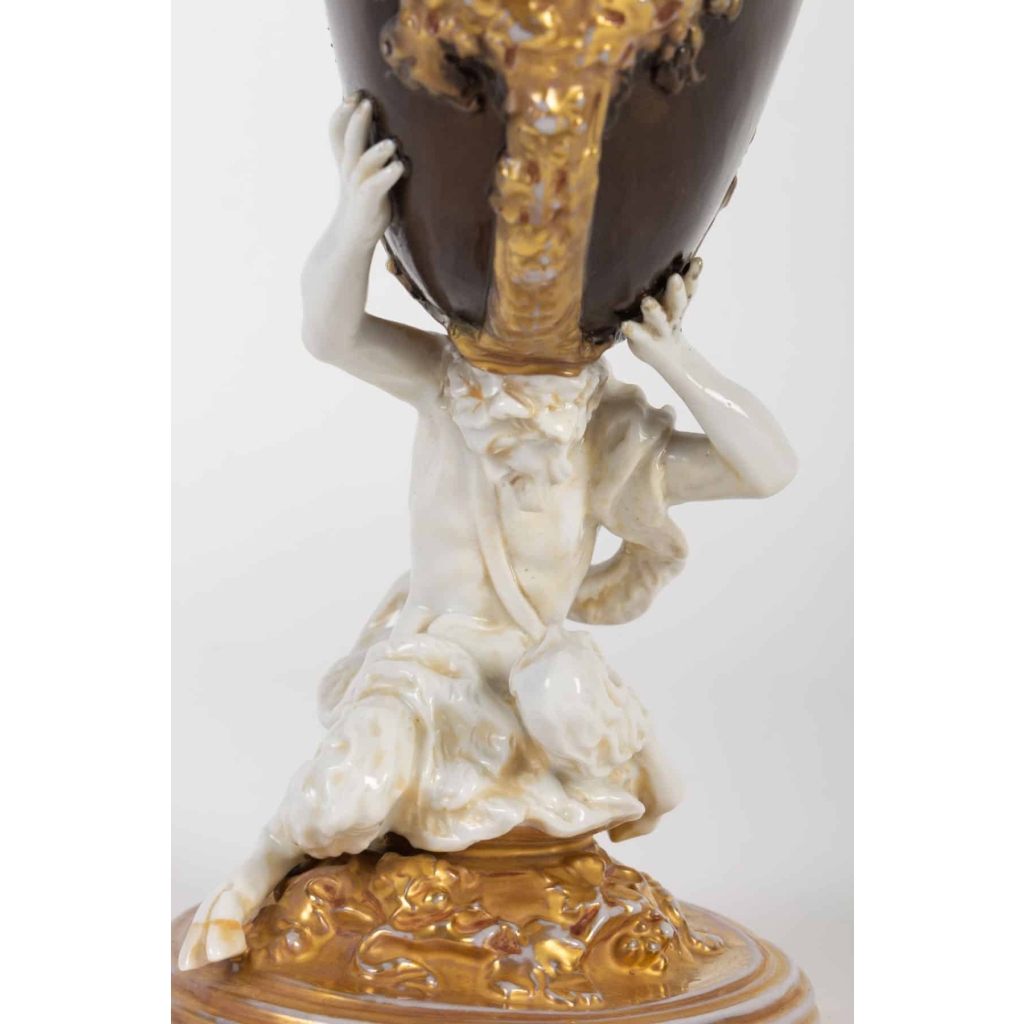 Nautile en Porcelaine. (blanc ,bronze et or) XIXEME | Biron Nautile en Porcelaine. (blanc ,bronze et or) XIXEME