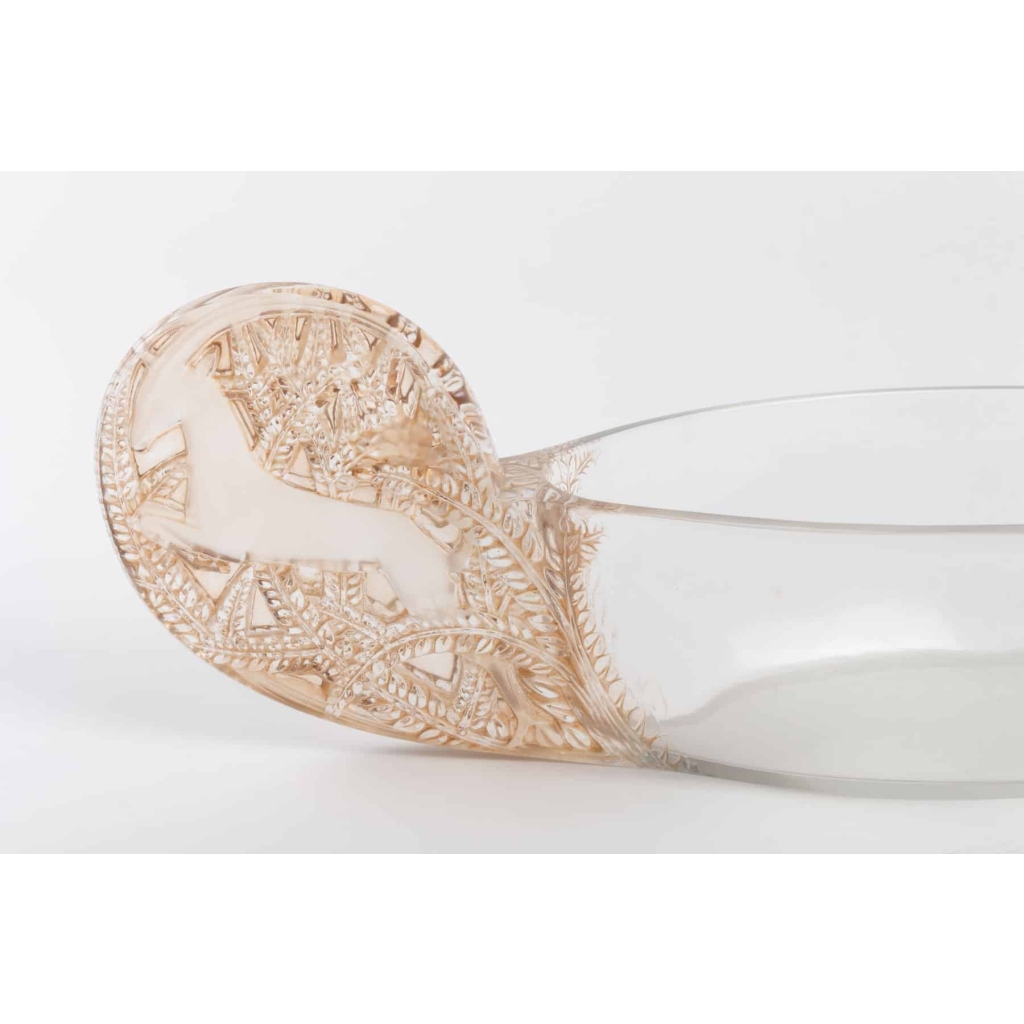 Jardinière « Saint-Hubert » verre blanc patiné sépia de René LALIQUE | Biron Jardinière « Saint-Hubert » verre blanc patiné sépia de René LALIQUE
