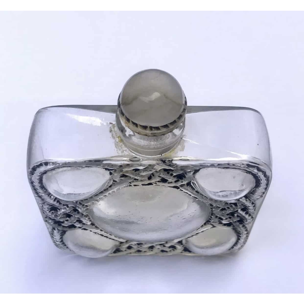 Flacon « Les Cinq Fleurs » pour Forvil verre blanc émaillé noir de René LALIQUE | Biron Flacon "Les Cinq Fleurs" pour Forvil verre blanc émaillé noir de René LALIQUE
