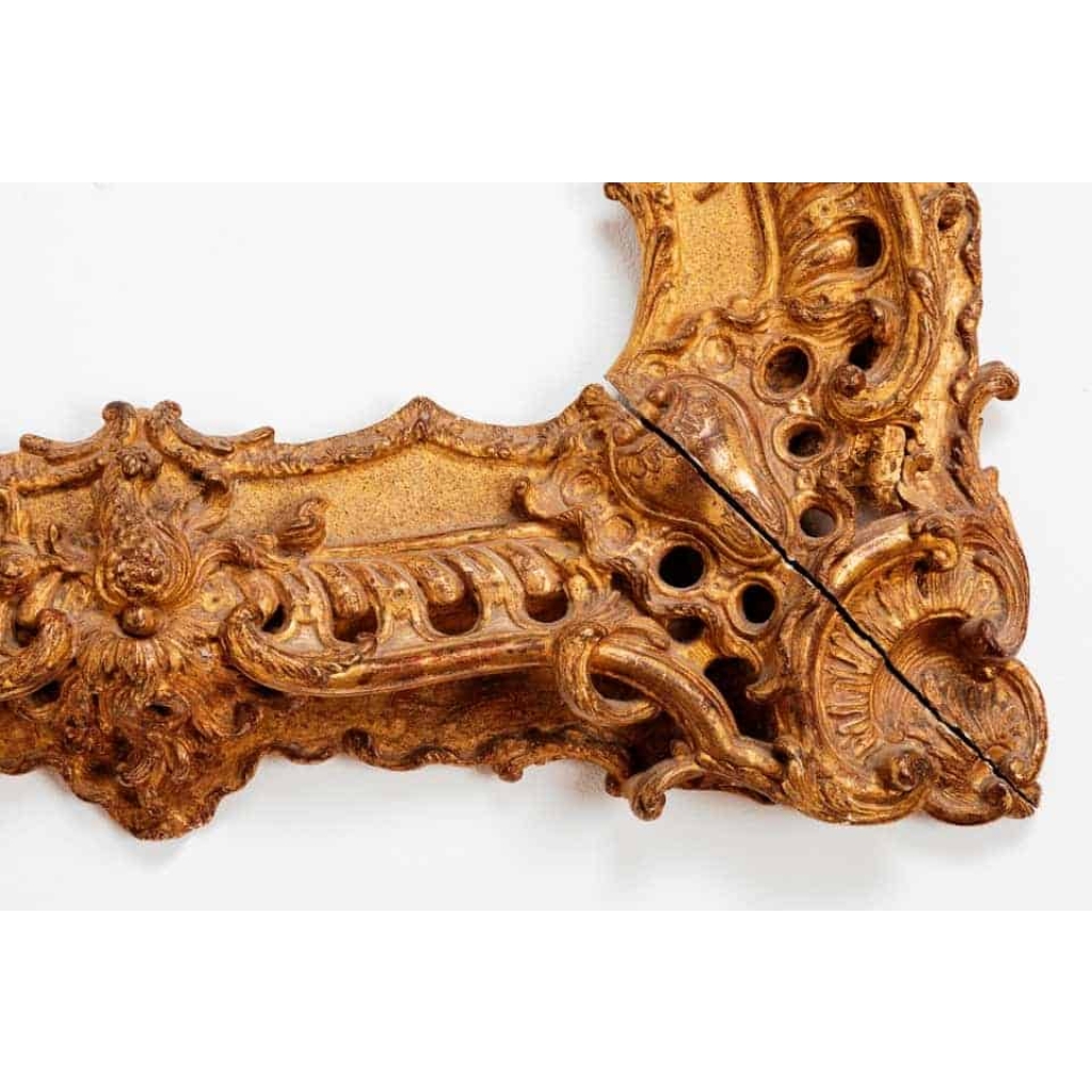 Exceptionnel cadre d’époque Louis XV rococo en bois sculpté et doré | Biron Exceptionnel cadre d'époque Louis XV rococo en bois sculpté et doré