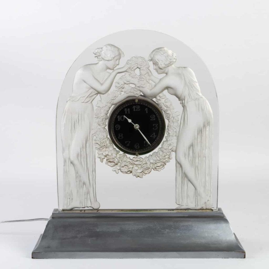 Pendule « Deux Figurines » verre blanc sur socle éclairant en métal nickelé de René LALIQUE | Biron ||||||||||||