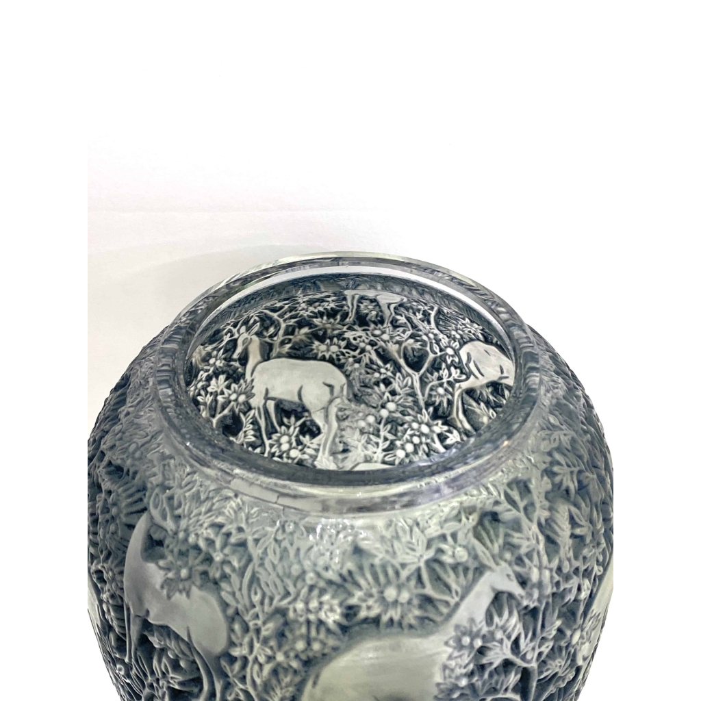 Vase « Biches » verre blanc patiné bleu de René LALIQUE | Biron Vase "Biches" verre blanc patiné bleu de René LALIQUE