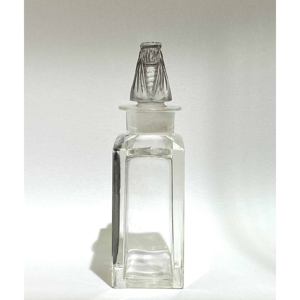 Flacon « L’Effleurt » pour Coty verre blanc patiné gris de René LALIQUE | Biron Flacon "L'Effleurt" pour Coty verre blanc patiné gris de René LALIQUE