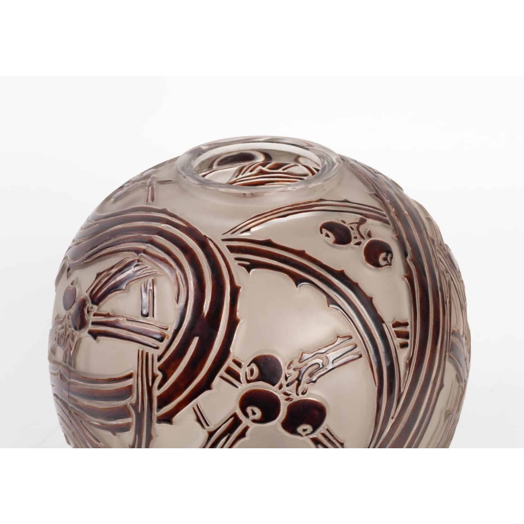 Vase « Baies » verre blanc émaillé acajou d’origine de René LALIQUE | Biron Vase « Baies » verre blanc émaillé acajou d’origine de René LALIQUE