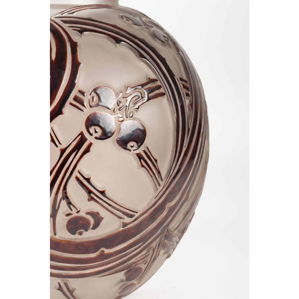 Vase « Baies » verre blanc émaillé acajou d’origine de René LALIQUE | Biron Vase « Baies » verre blanc émaillé acajou d’origine de René LALIQUE