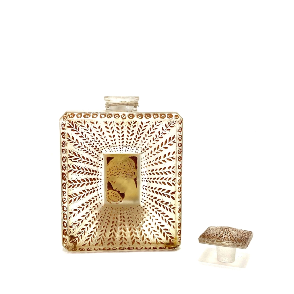 Flacon « La Belle Saison » pour Houbigant verre blanc patiné sépia de René LALIQUE 6