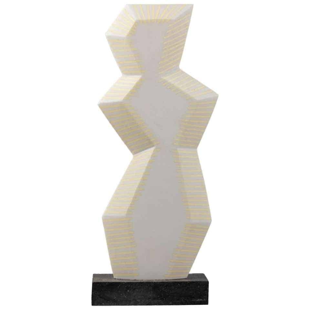 Sculpture contemporaine en marbre blanc rehaussé de jaune par Savy, 2005 | Biron ||||||||||