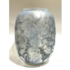 Vase « Monnaie du Pape » verre opalescent patiné bleu de René LALIQUE 11