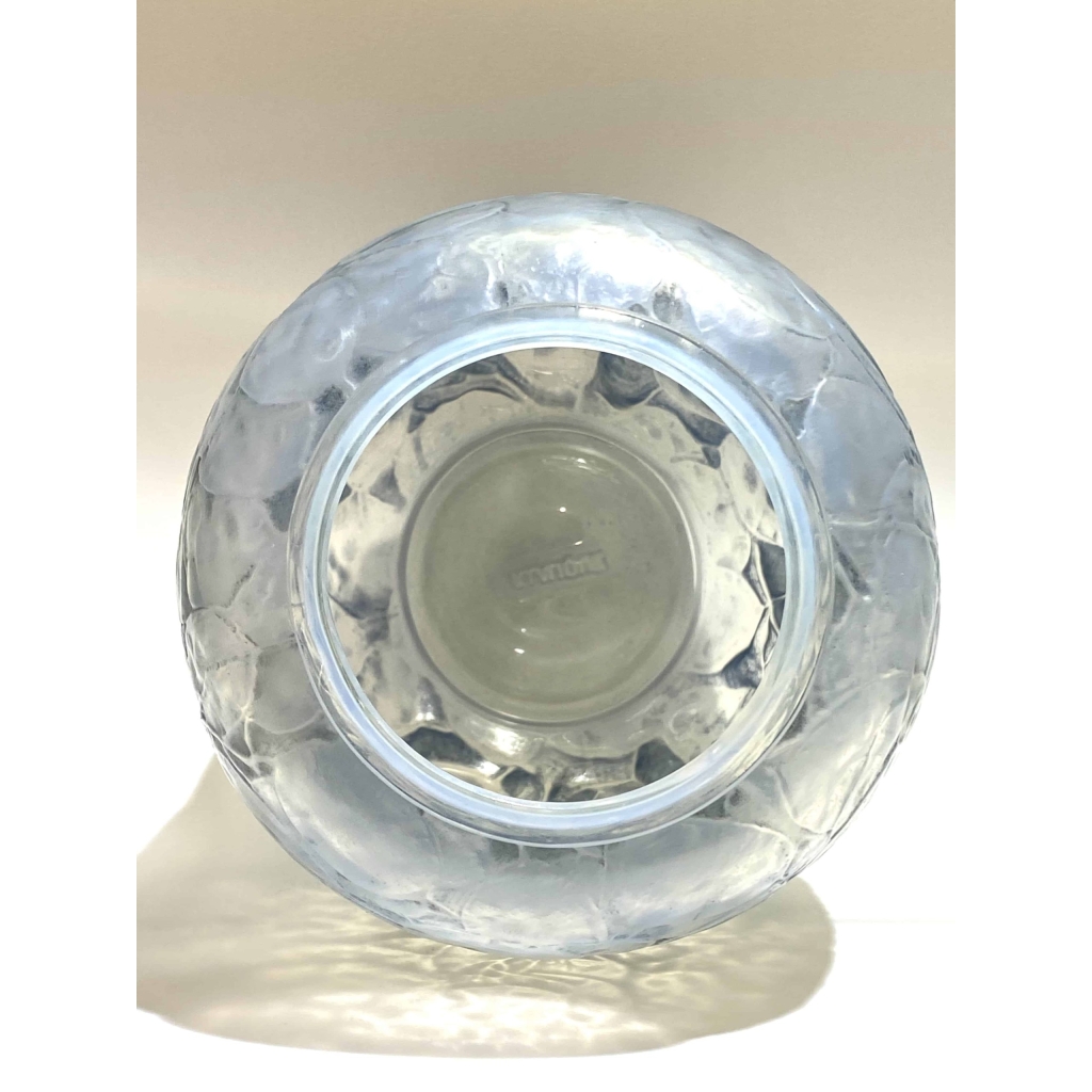 Vase « Monnaie du Pape » verre opalescent patiné bleu de René LALIQUE 6