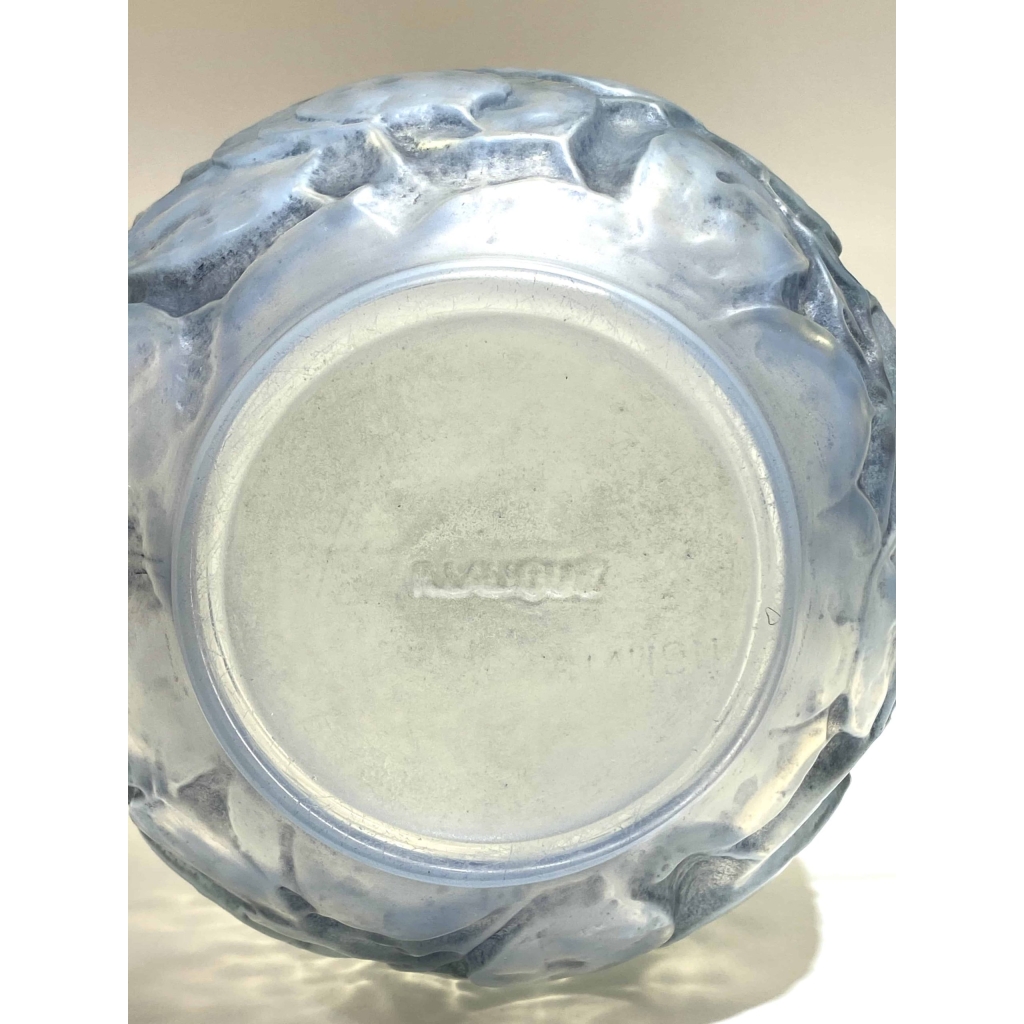 Vase « Monnaie du Pape » verre opalescent patiné bleu de René LALIQUE 7
