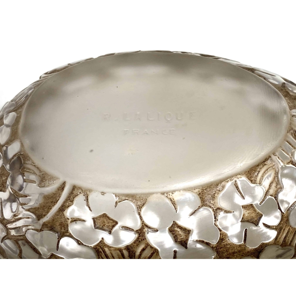Boite « Pervenches » verre blanc patiné sépia de René LALIQUE | Biron Boite « Pervenches » verre blanc patiné sépia de René LALIQUE
