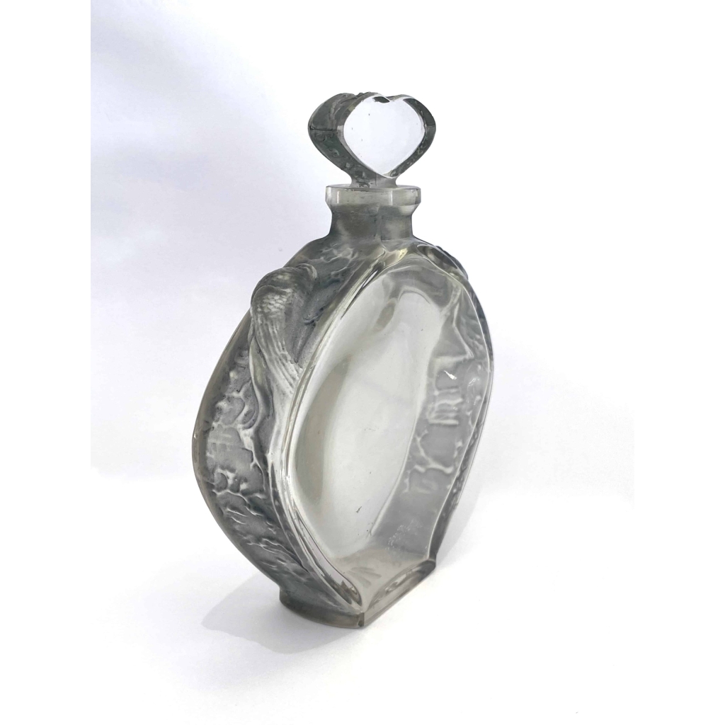 Flacon « Niobé » pour Violet verre blanc patiné bleu-gris de René LALIQUE 3