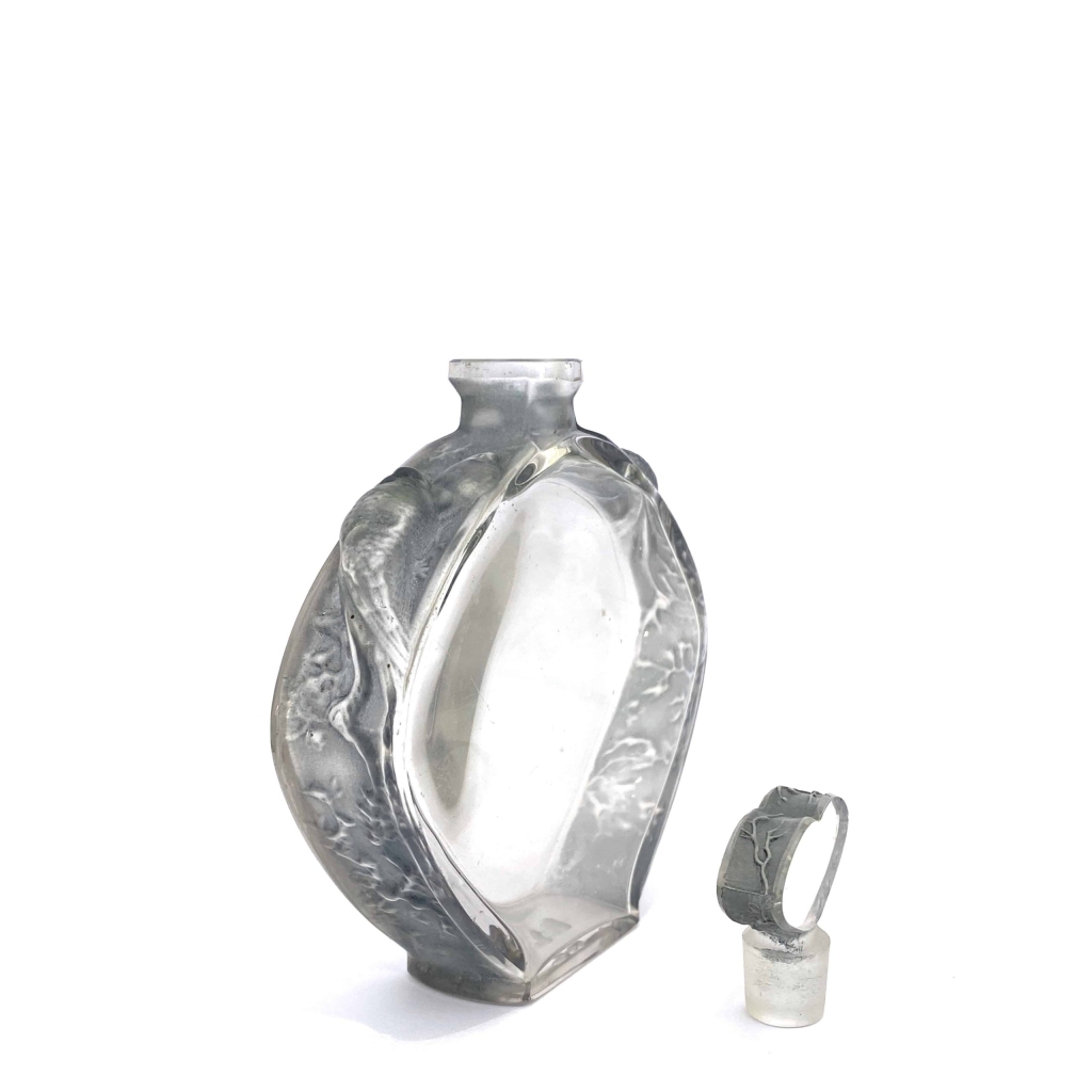 Flacon « Niobé » pour Violet verre blanc patiné bleu-gris de René LALIQUE 8