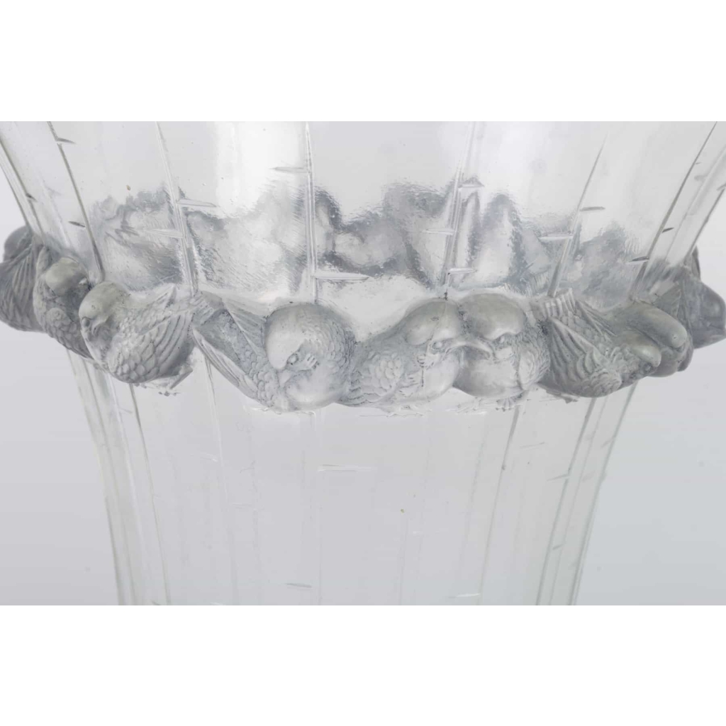 Vase « Boulouris » verre blanc patiné bleu de René LALIQUE | Biron Vase « Boulouris » verre blanc patiné bleu de René LALIQUE