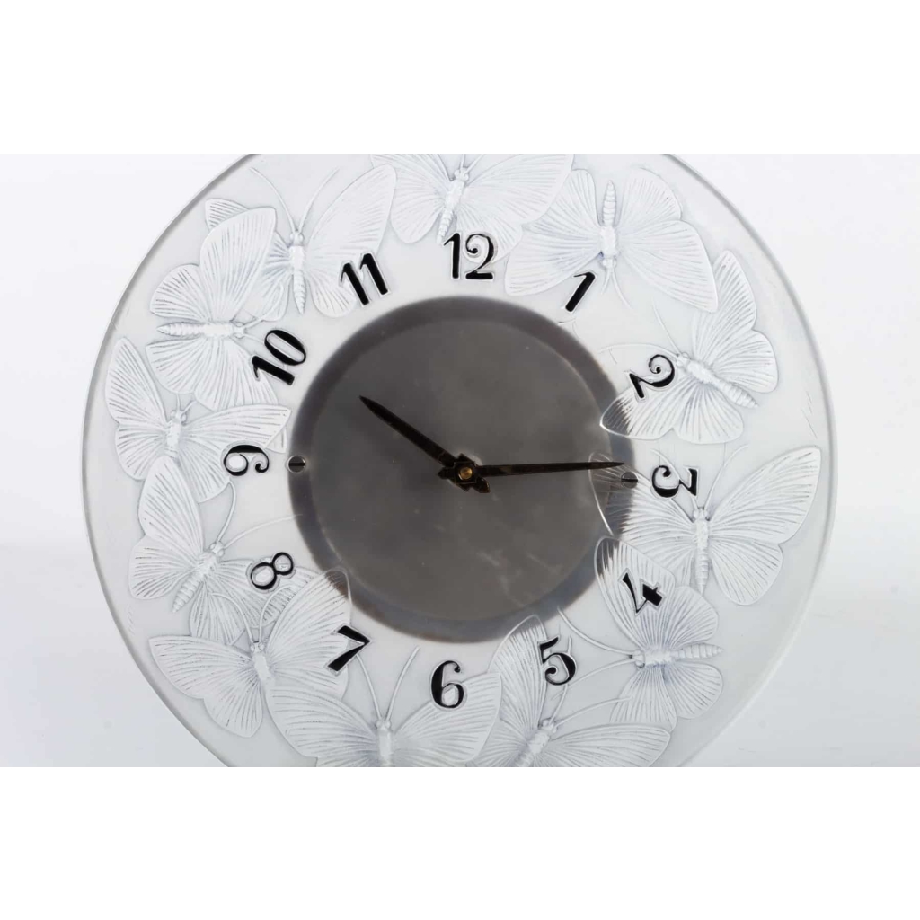 Pendule « Papillons » verre blanc émaillé noir de René LALIQUE - mouvement mécanique OMEGA