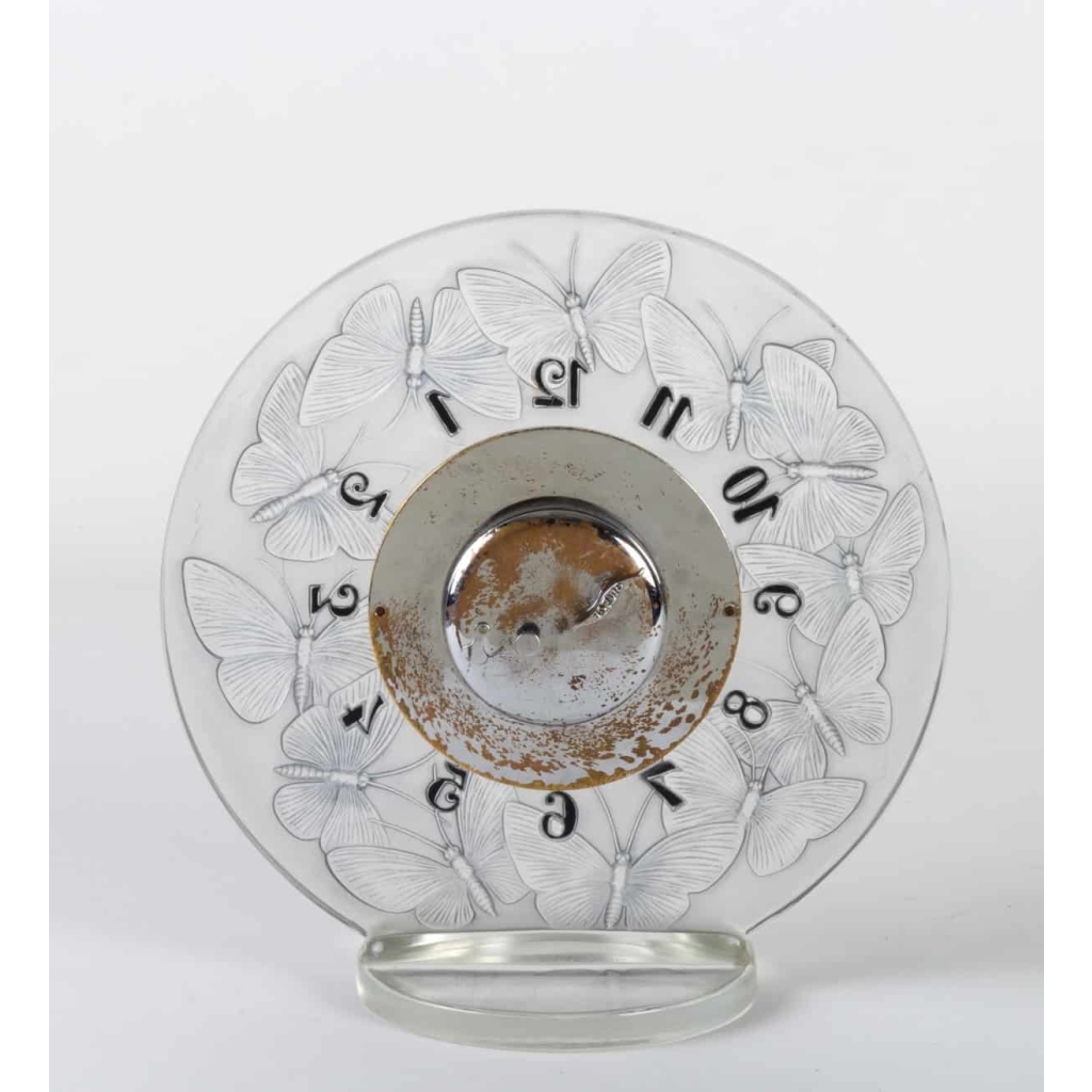 Pendule « Papillons » verre blanc émaillé noir de René LALIQUE - mouvement mécanique OMEGA
