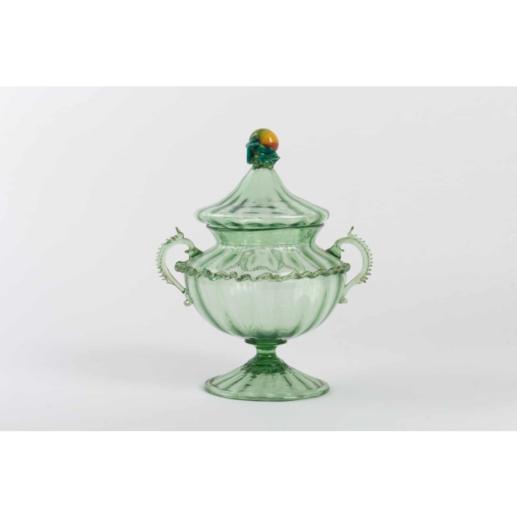Coupe couverte verte Venise :Barovier. période 1900