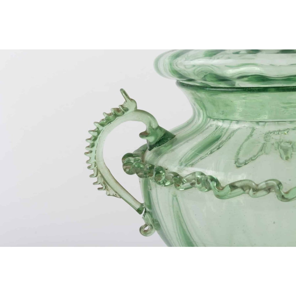 Coupe couverte verte Venise :Barovier. période 1900