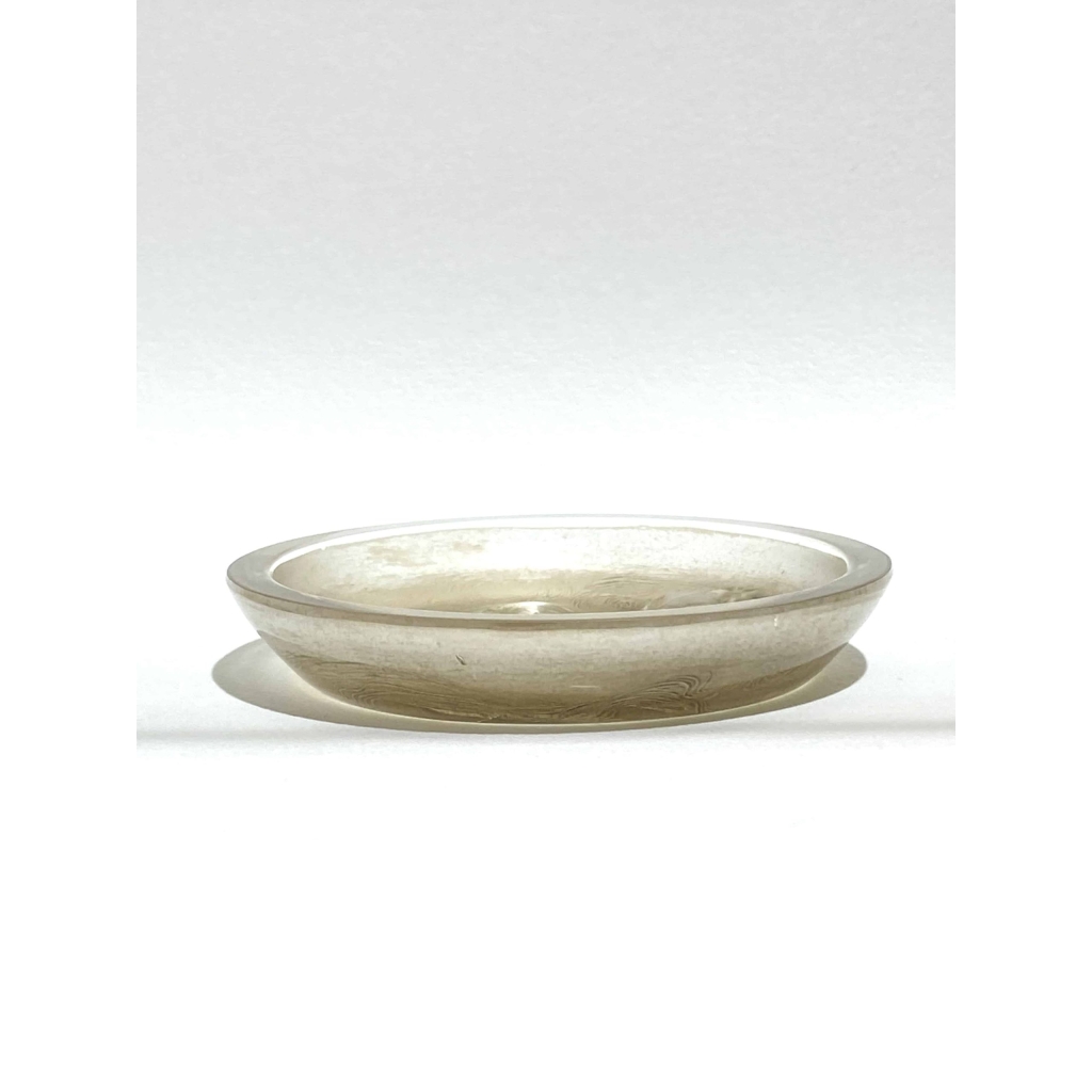 Cendrier « Deux Zéphyrs » verre blanc patiné sépia de René LALIQUE | Biron Cendrier "Deux Zéphyrs" verre blanc patiné sépia de René LALIQUE