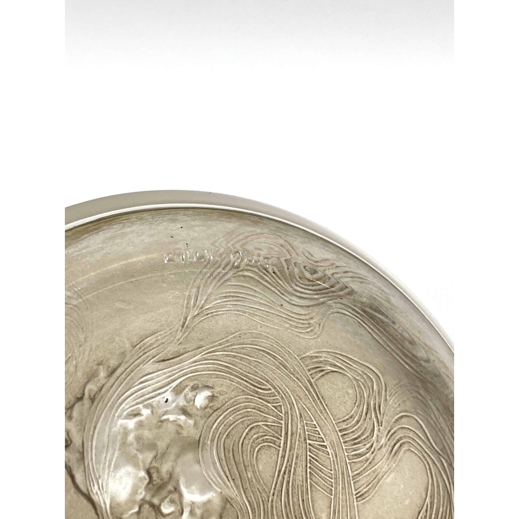 Cendrier « Deux Zéphyrs » verre blanc patiné sépia de René LALIQUE | Biron Cendrier "Deux Zéphyrs" verre blanc patiné sépia de René LALIQUE